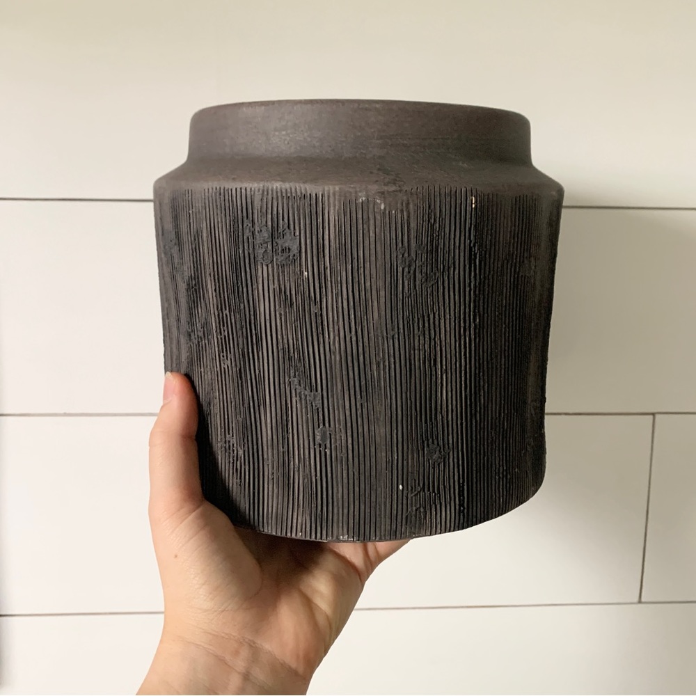 Large Better Homes & Garden Alexander  8” earthen vessel planter new!